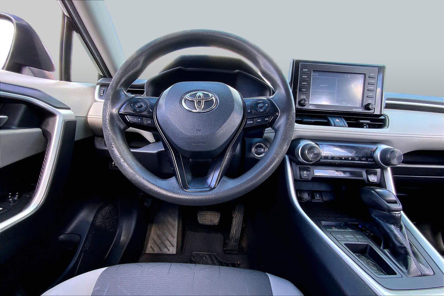 2021 Toyota RAV4 photo 6 of 36