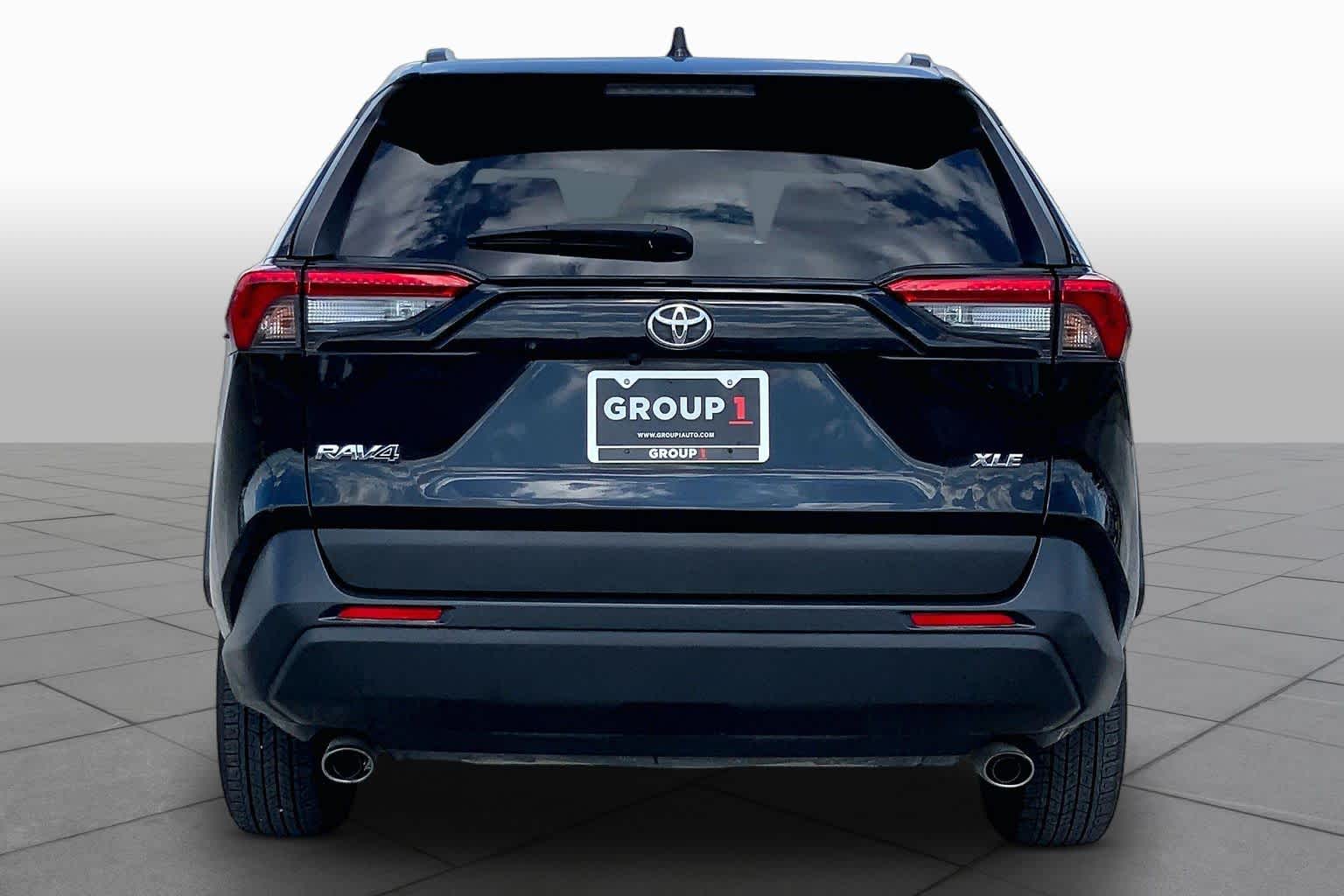 2021 Toyota RAV4 photo 5 of 36