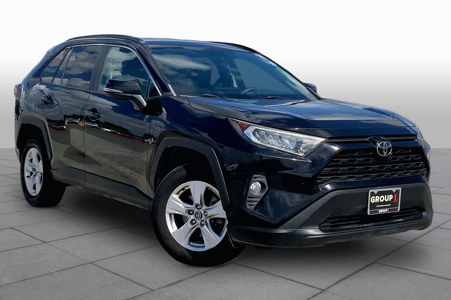 2021 Toyota RAV4 photo 3 of 36