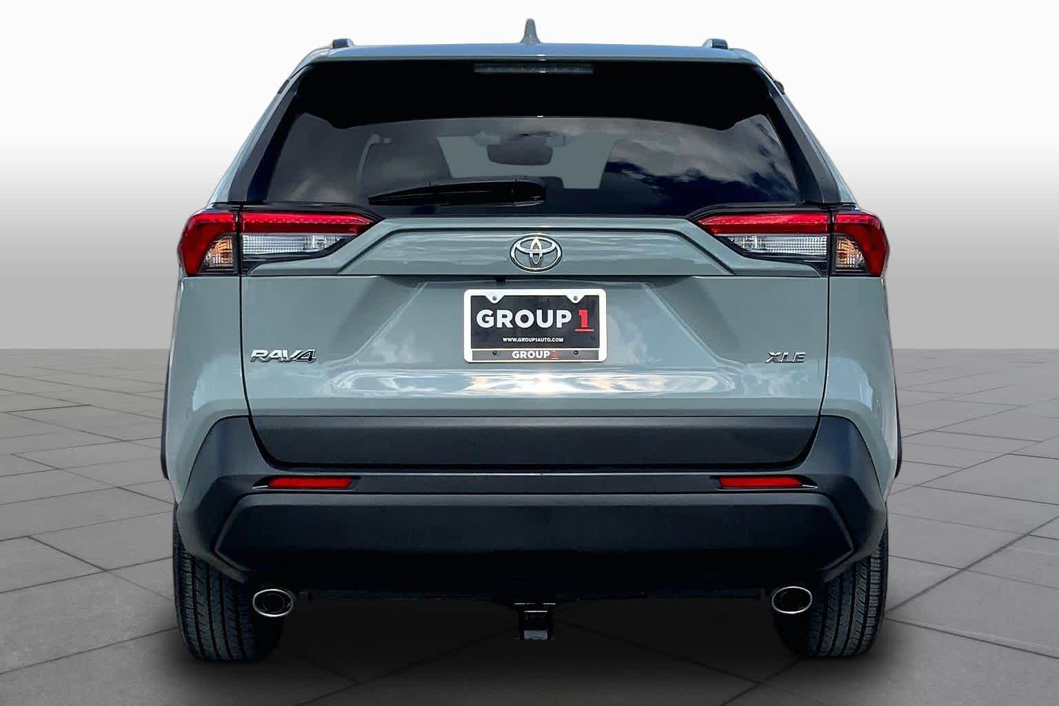 2022 Toyota RAV4 photo 5 of 36