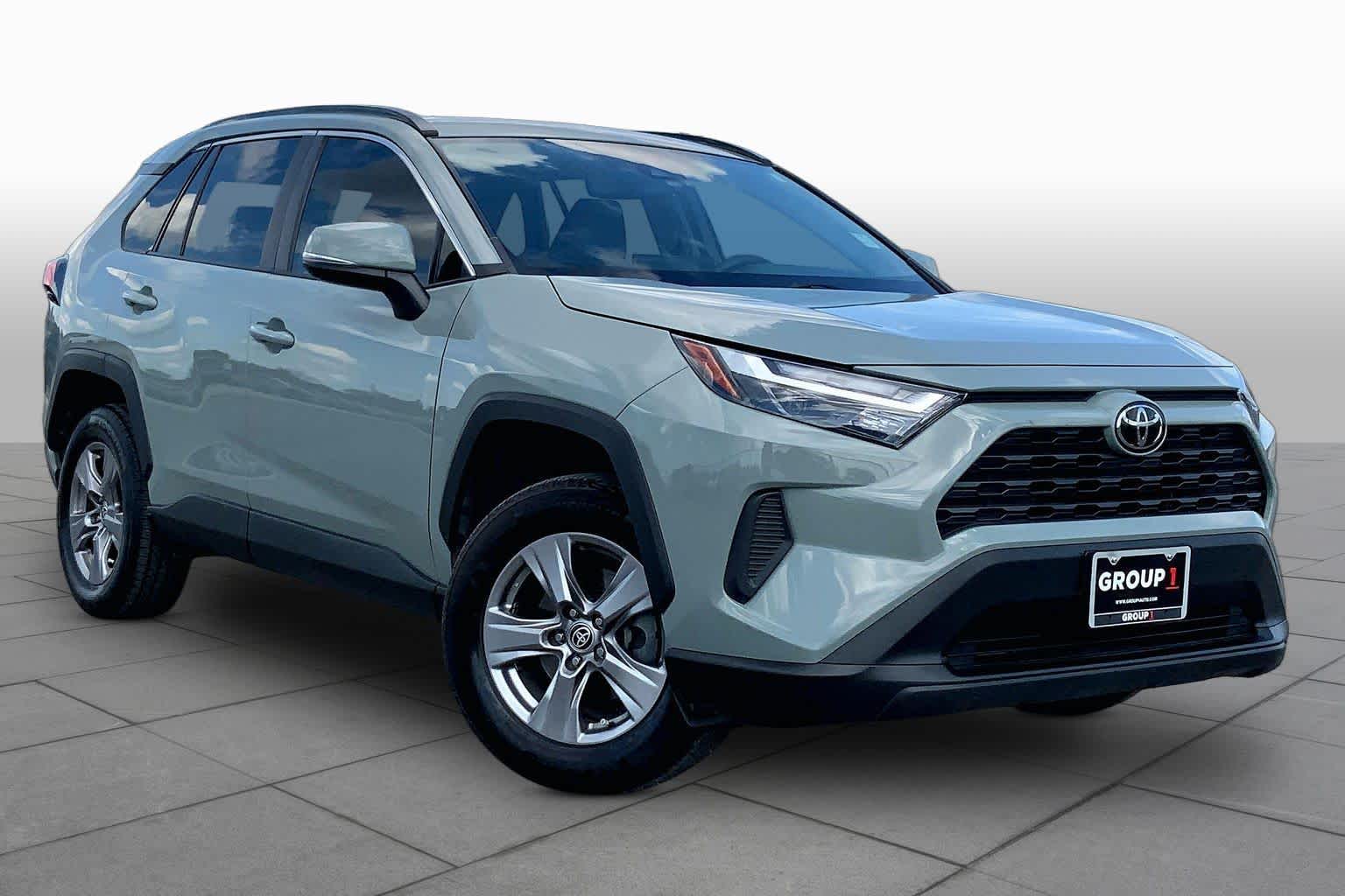 2022 Toyota RAV4 photo 3 of 36