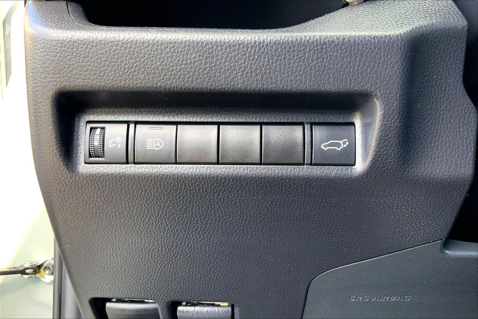 2022 Toyota RAV4 photo 33 of 36