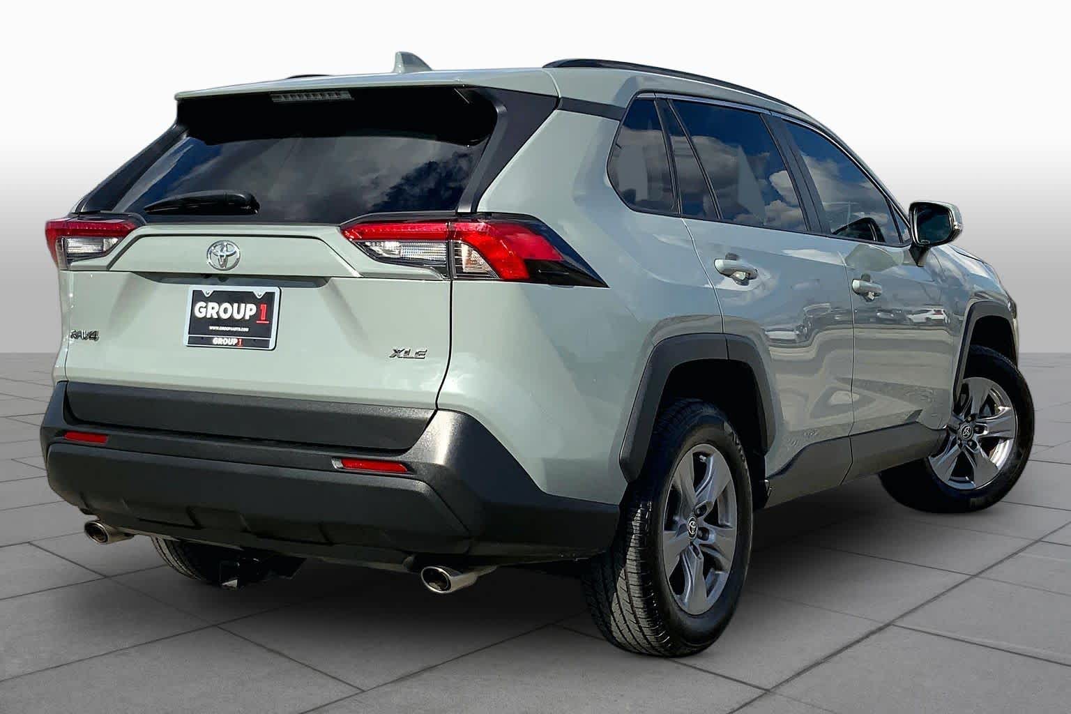 2022 Toyota RAV4 photo 13 of 36