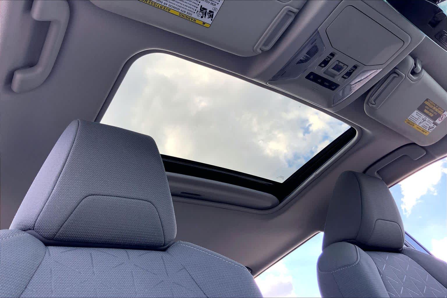 2022 Toyota RAV4 photo 14 of 36