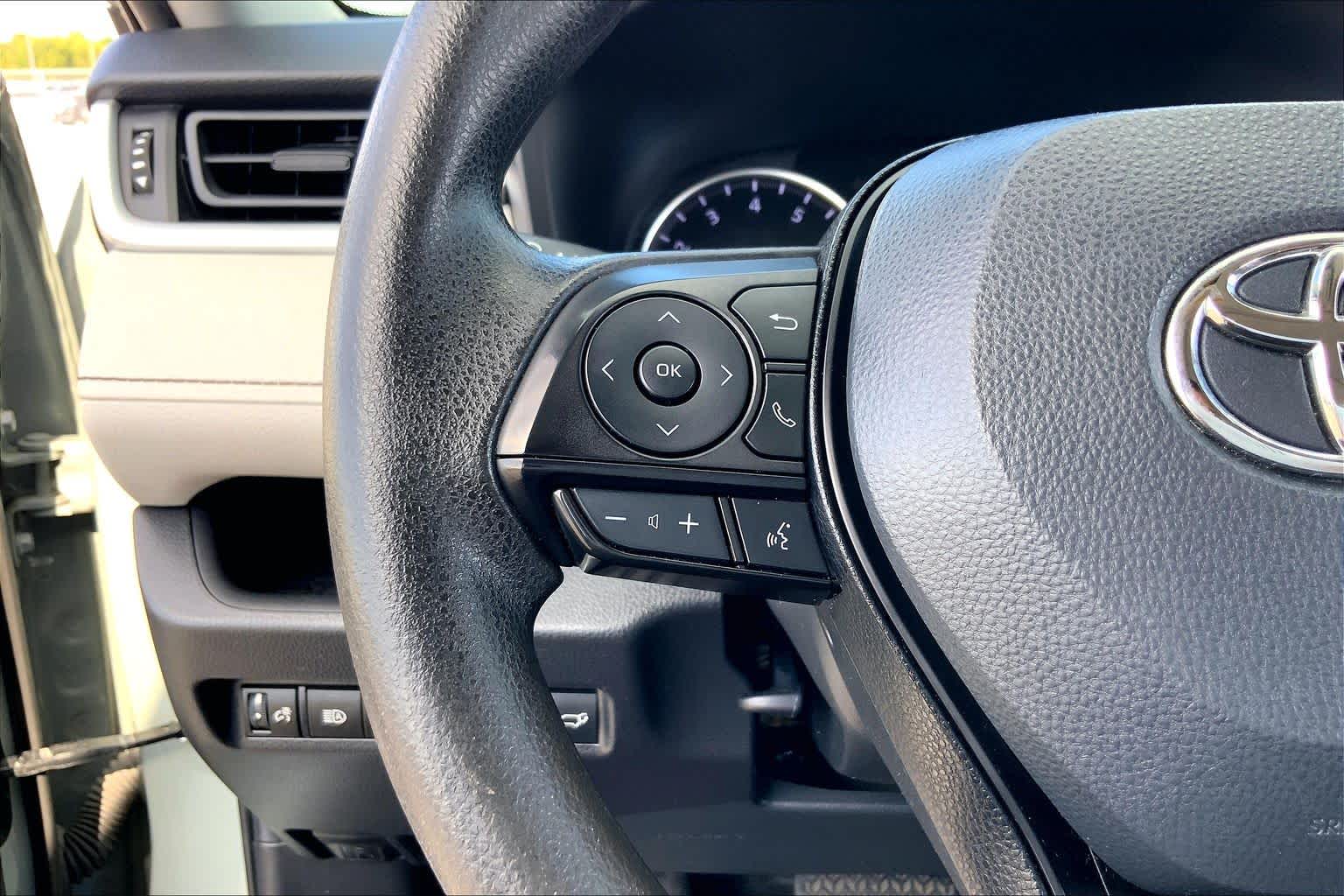 2022 Toyota RAV4 photo 23 of 36