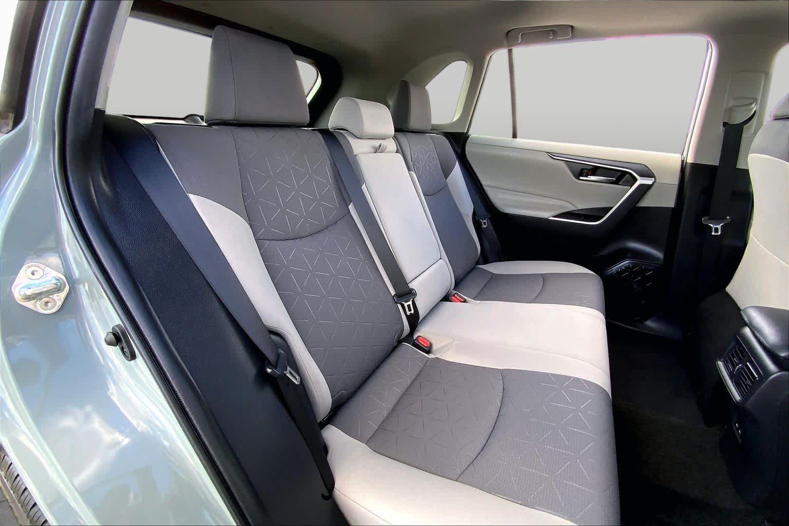 2022 Toyota RAV4 photo 19 of 36