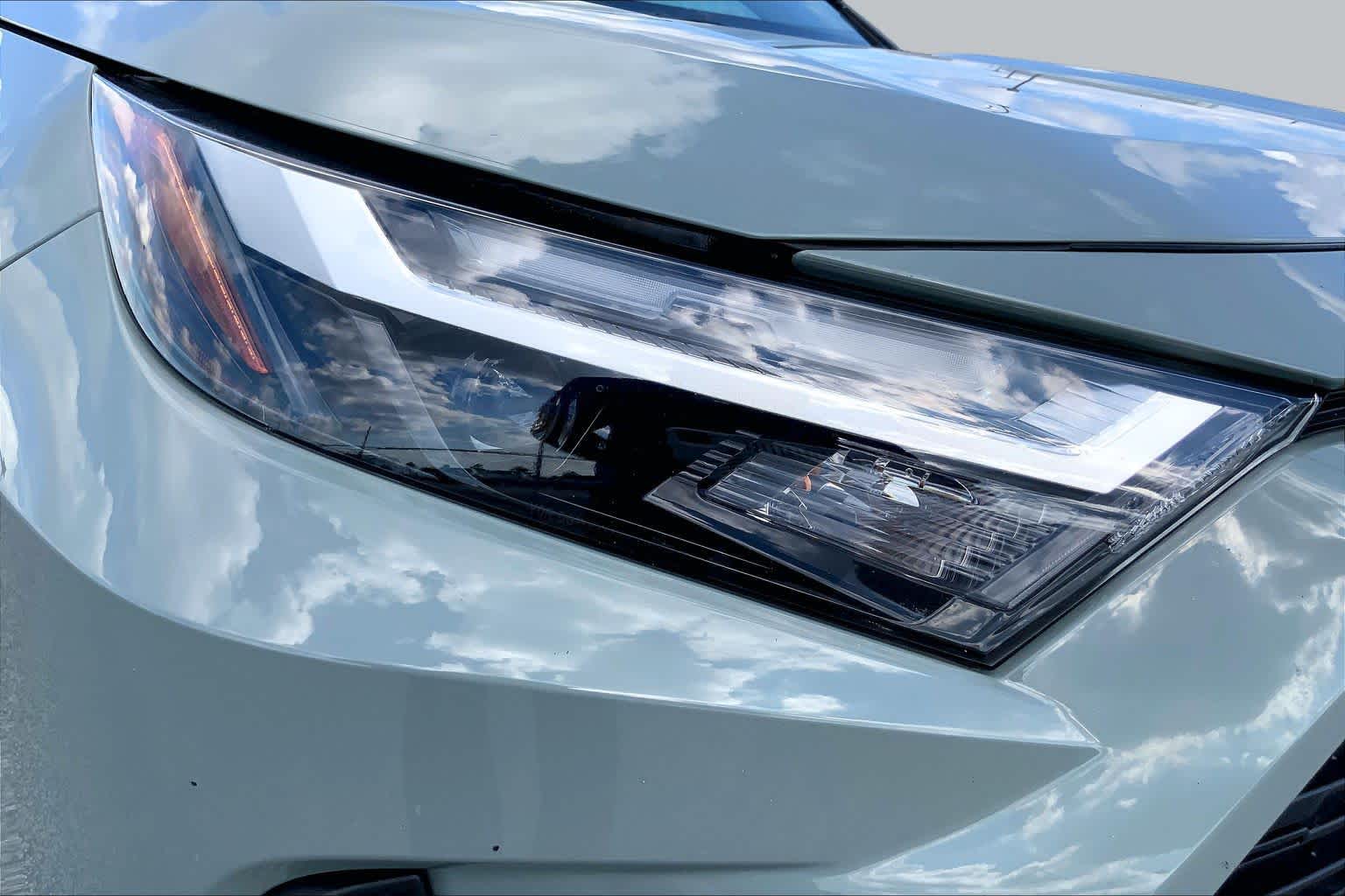 2022 Toyota RAV4 photo 27 of 36