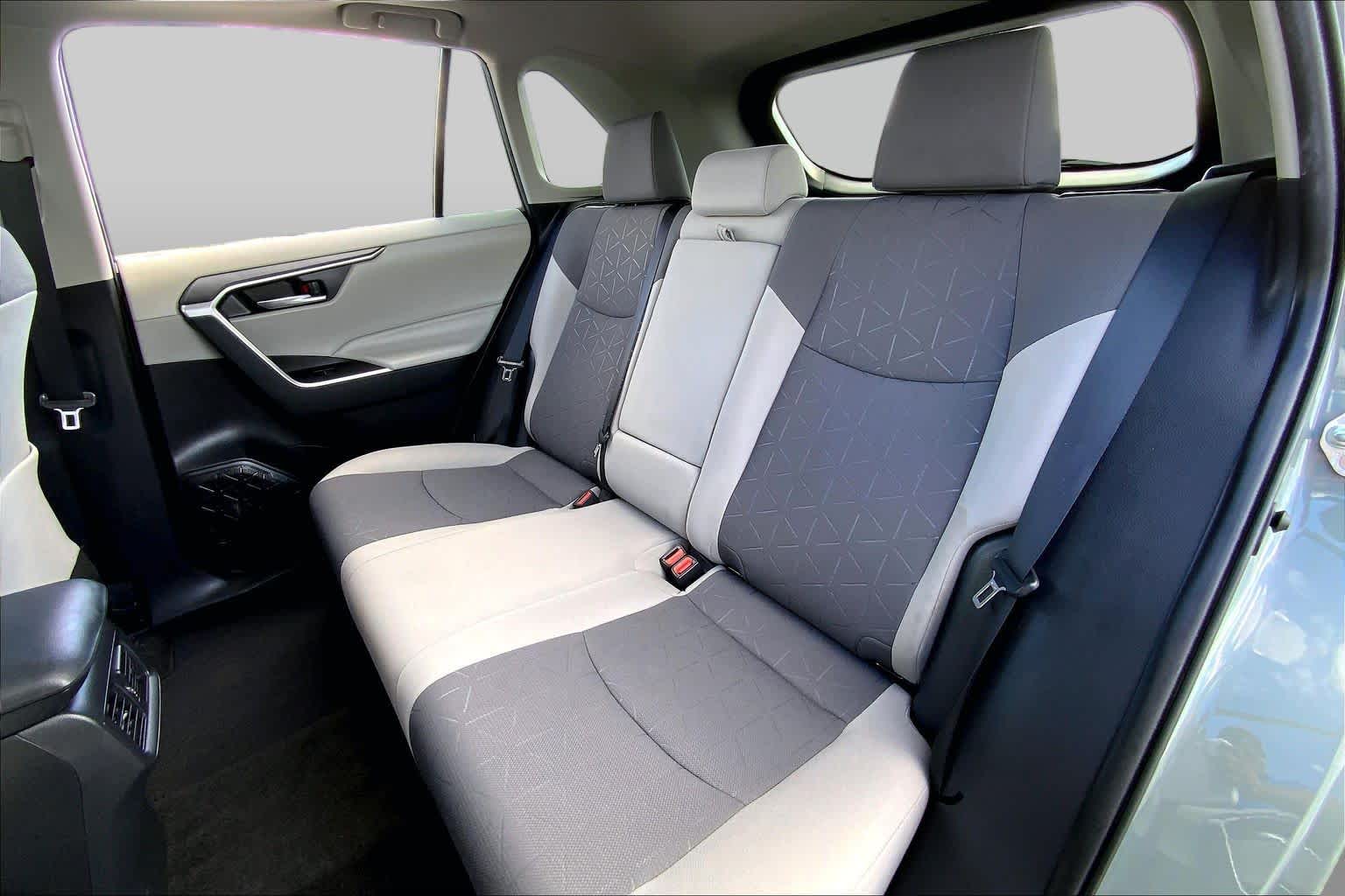 2022 Toyota RAV4 photo 20 of 36