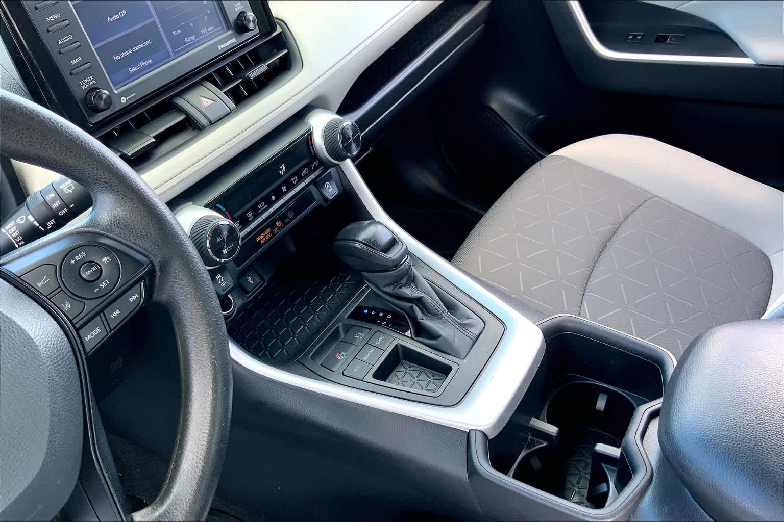 2022 Toyota RAV4 photo 16 of 36