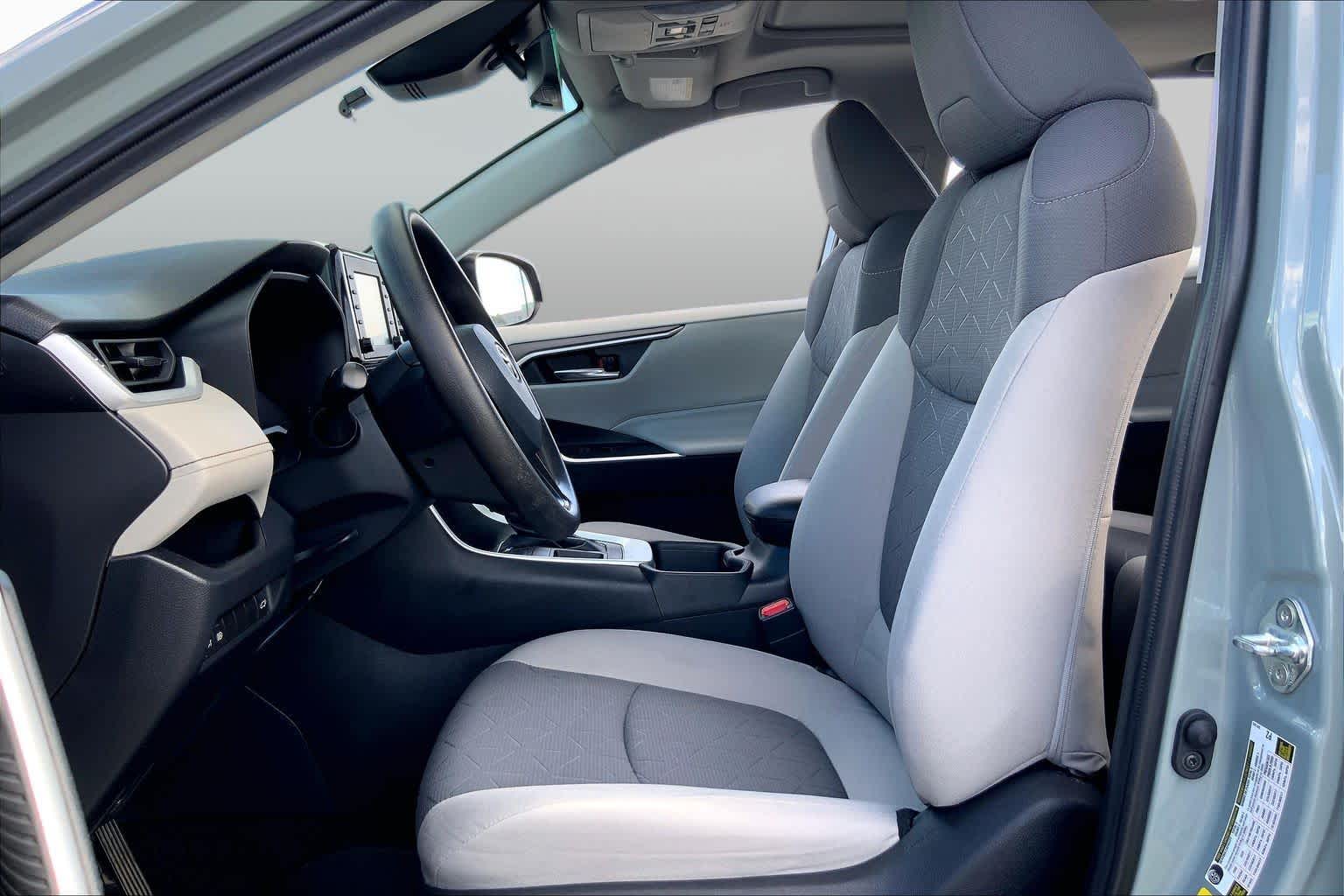 2022 Toyota RAV4 photo 8 of 36