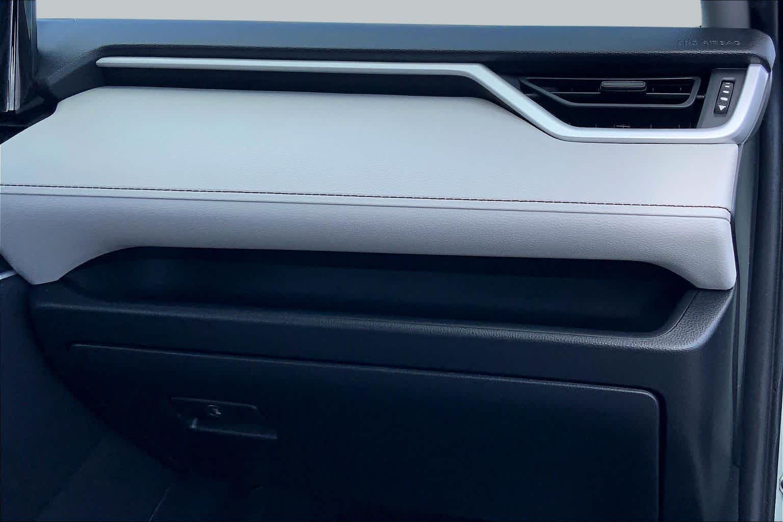 2022 Toyota RAV4 photo 18 of 36