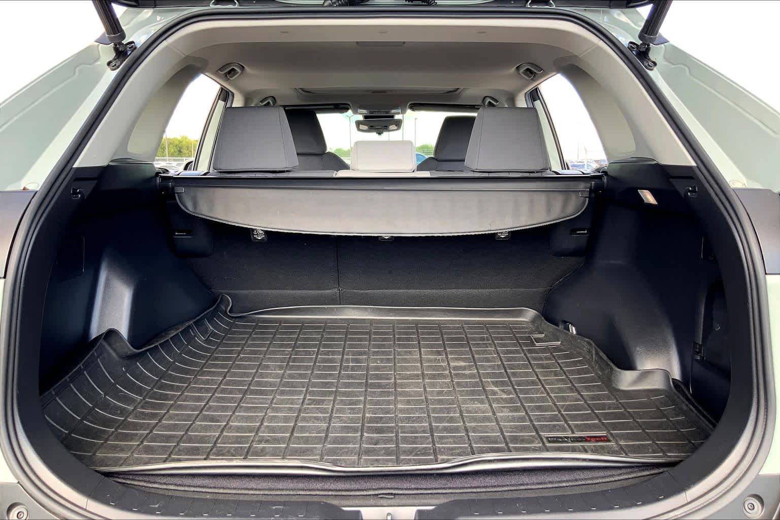 2022 Toyota RAV4 photo 34 of 36