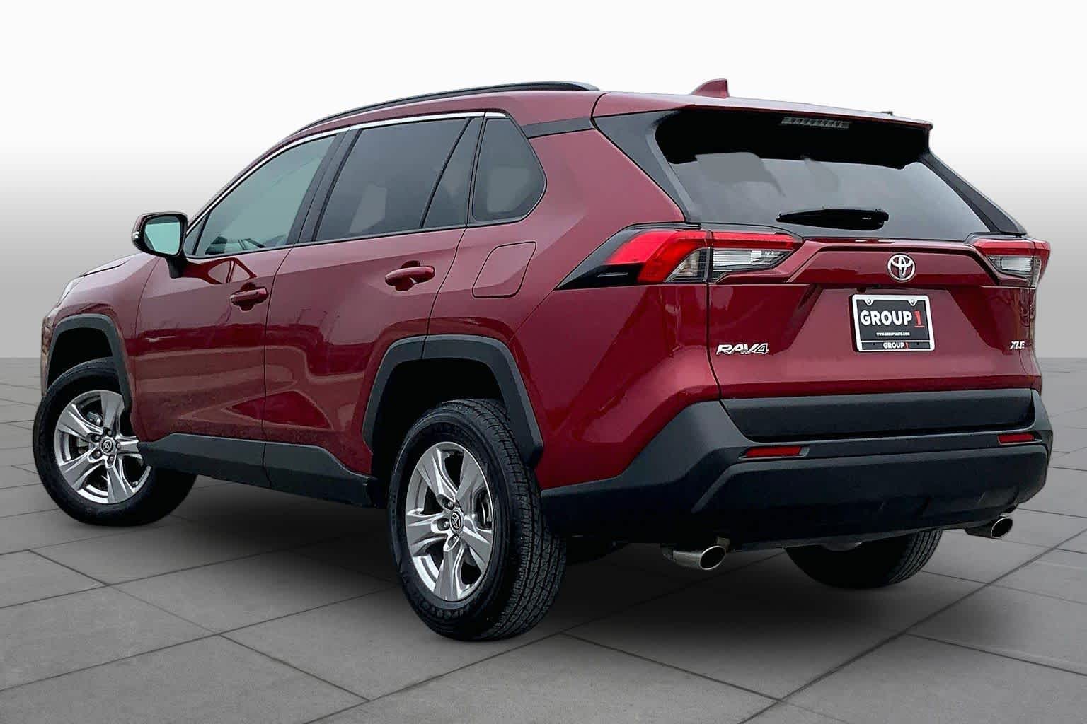 2025 Toyota RAV4 XLE - 11
