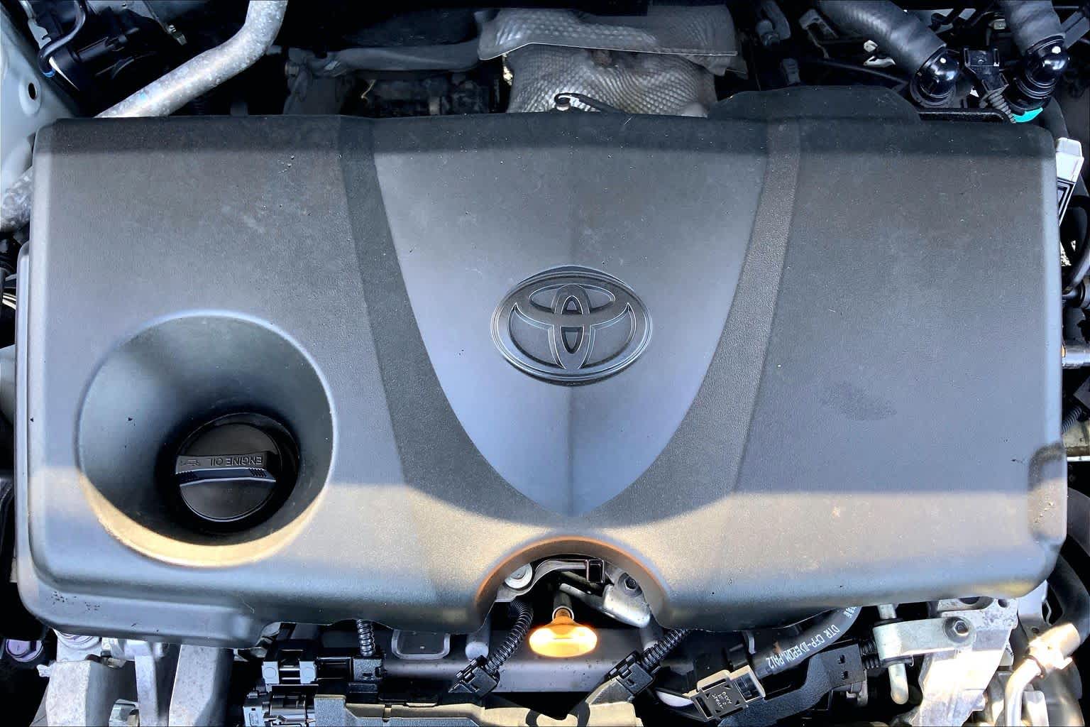 2021 Toyota RAV4 XLE Super White at Lexus Southwest Houston