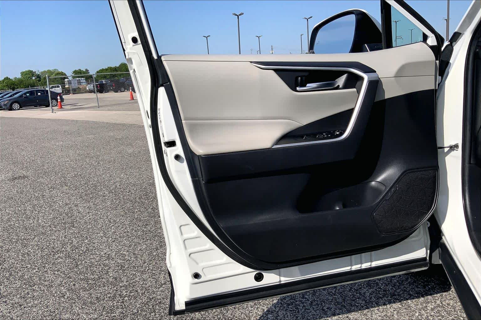 2021 Toyota RAV4 XLE Super White at Lexus Southwest Houston