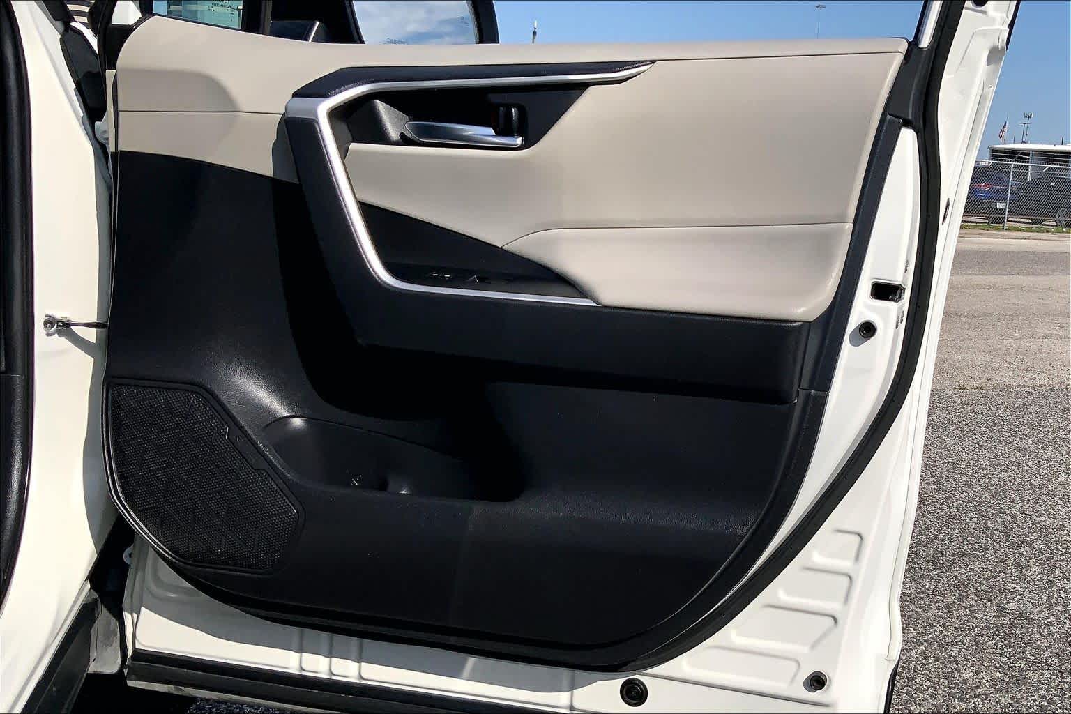 2021 Toyota RAV4 XLE Super White at Lexus Southwest Houston