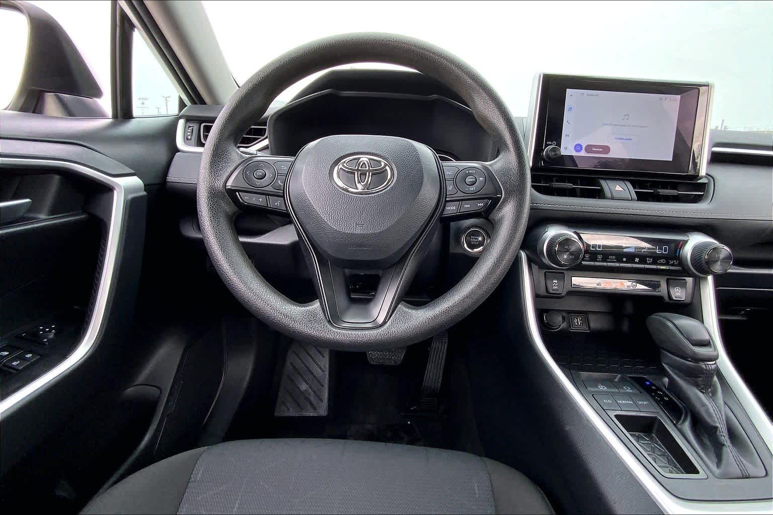 2025 Toyota RAV4 XLE - 5