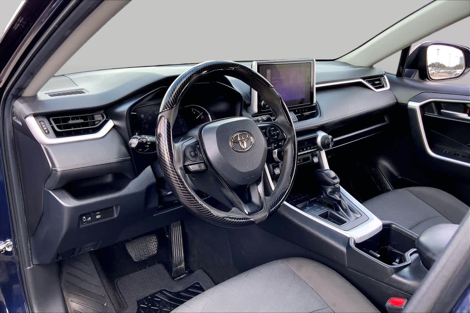 2023 Toyota RAV4 photo 17 of 36