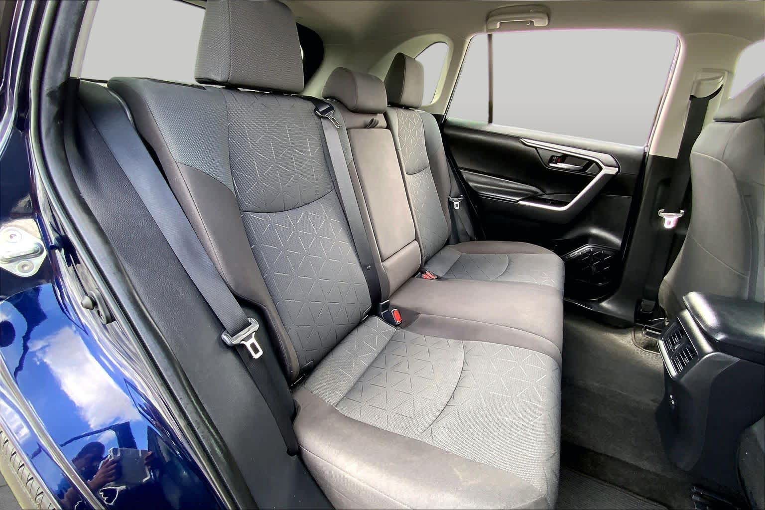 2023 Toyota RAV4 photo 19 of 36