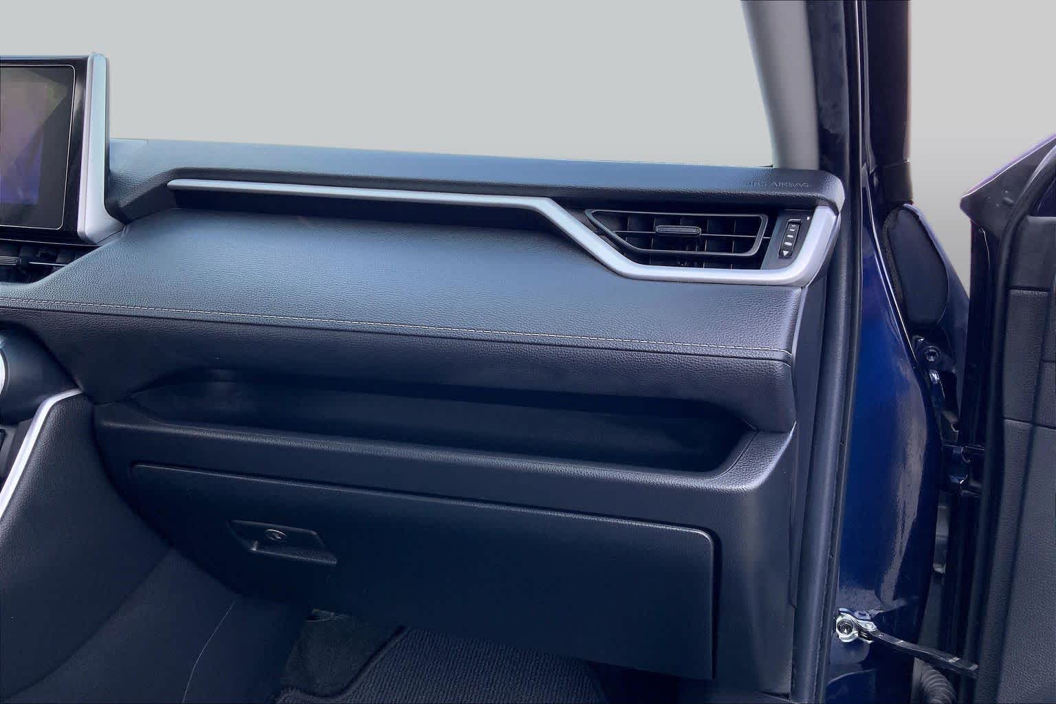 2023 Toyota RAV4 photo 18 of 36