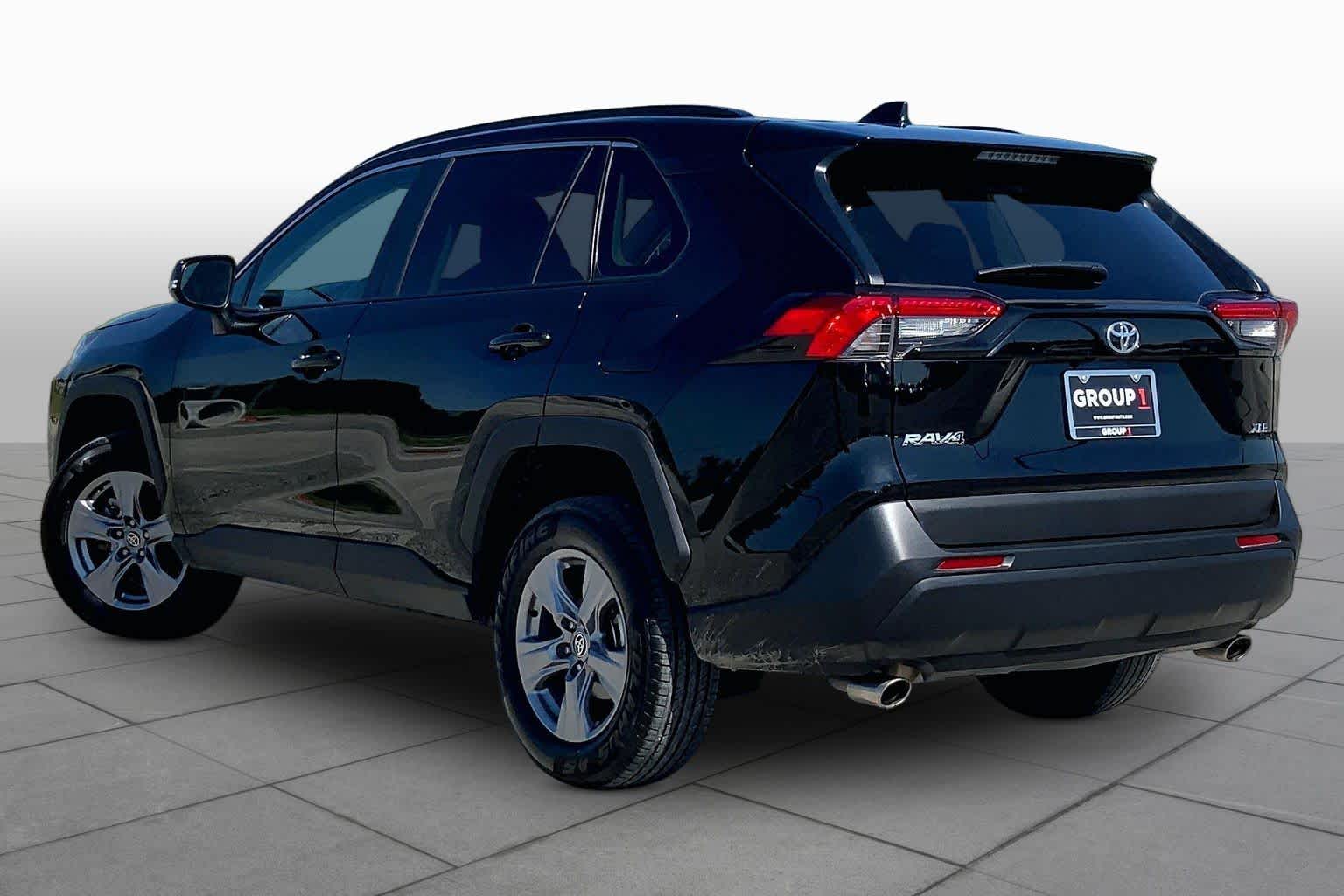 2025 Toyota RAV4 XLE - 11