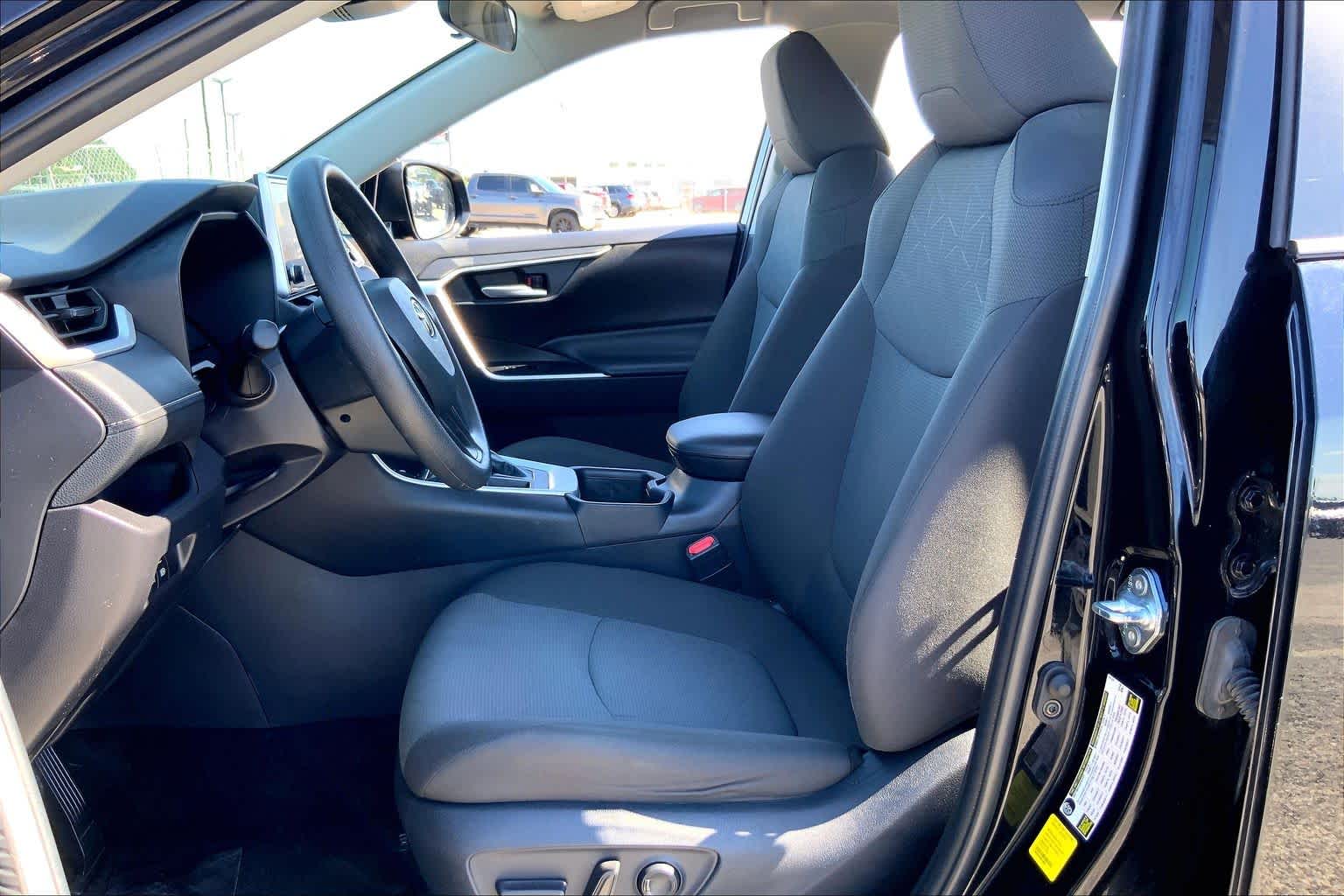 2025 Toyota RAV4 XLE - 7