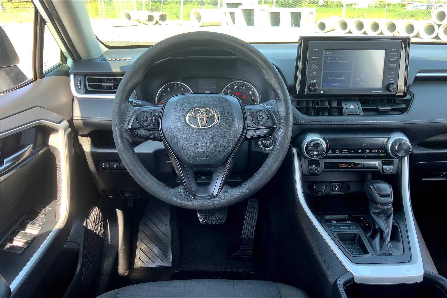 2022 Toyota RAV4 XLE White at Group 1 Toyota Southwest