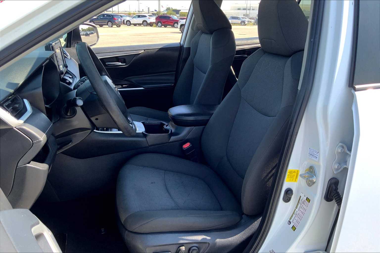 2022 Toyota RAV4 XLE White at Group 1 Toyota Southwest