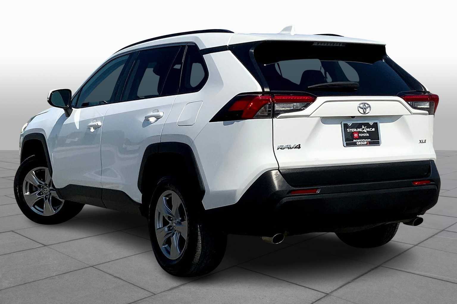 2022 Toyota RAV4 XLE White at Group 1 Toyota Southwest