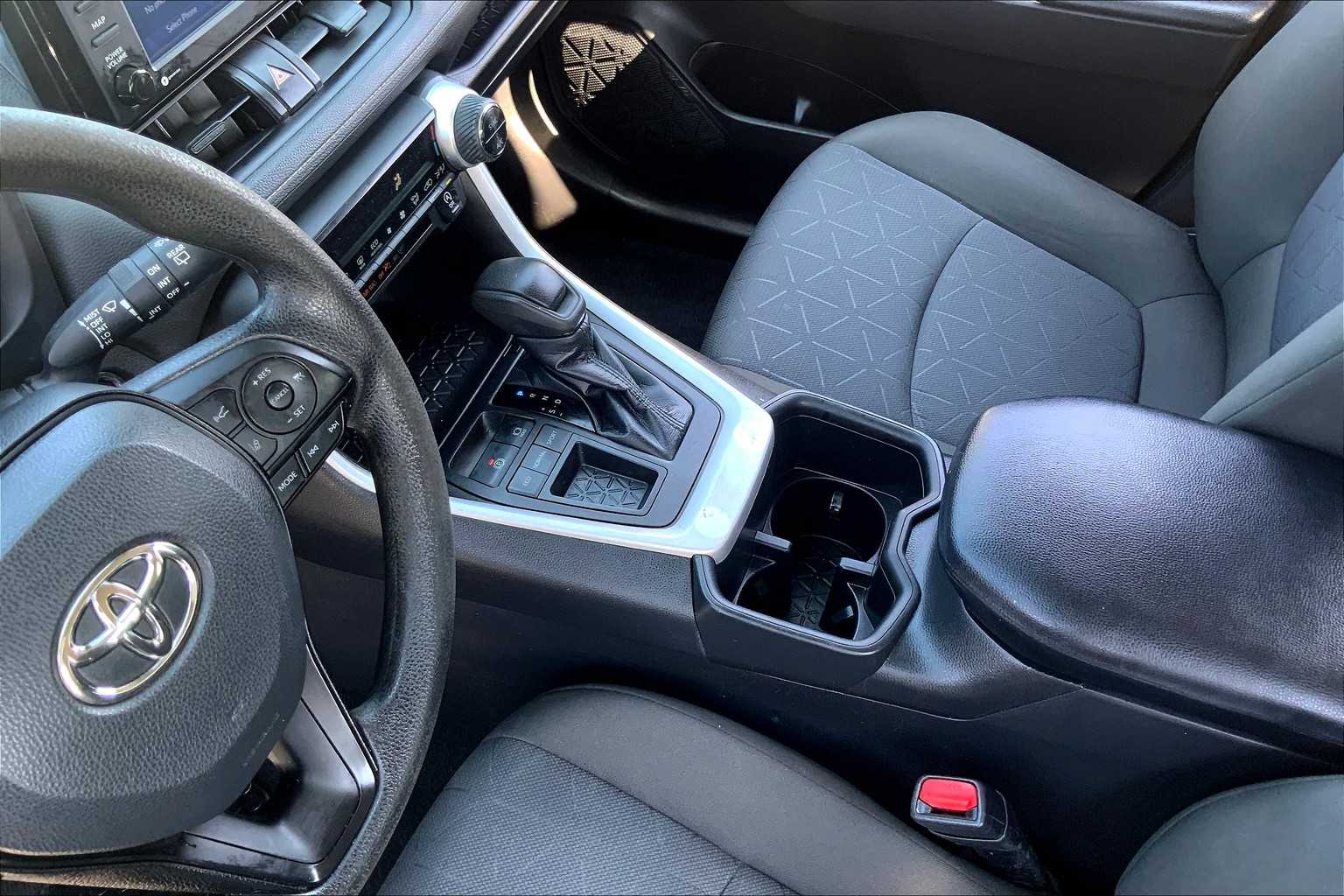 2022 Toyota RAV4 XLE White at Group 1 Toyota Southwest