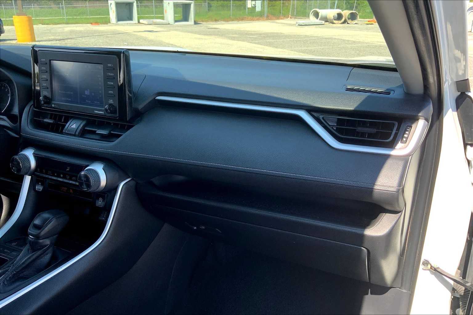 2022 Toyota RAV4 XLE White at Group 1 Toyota Southwest