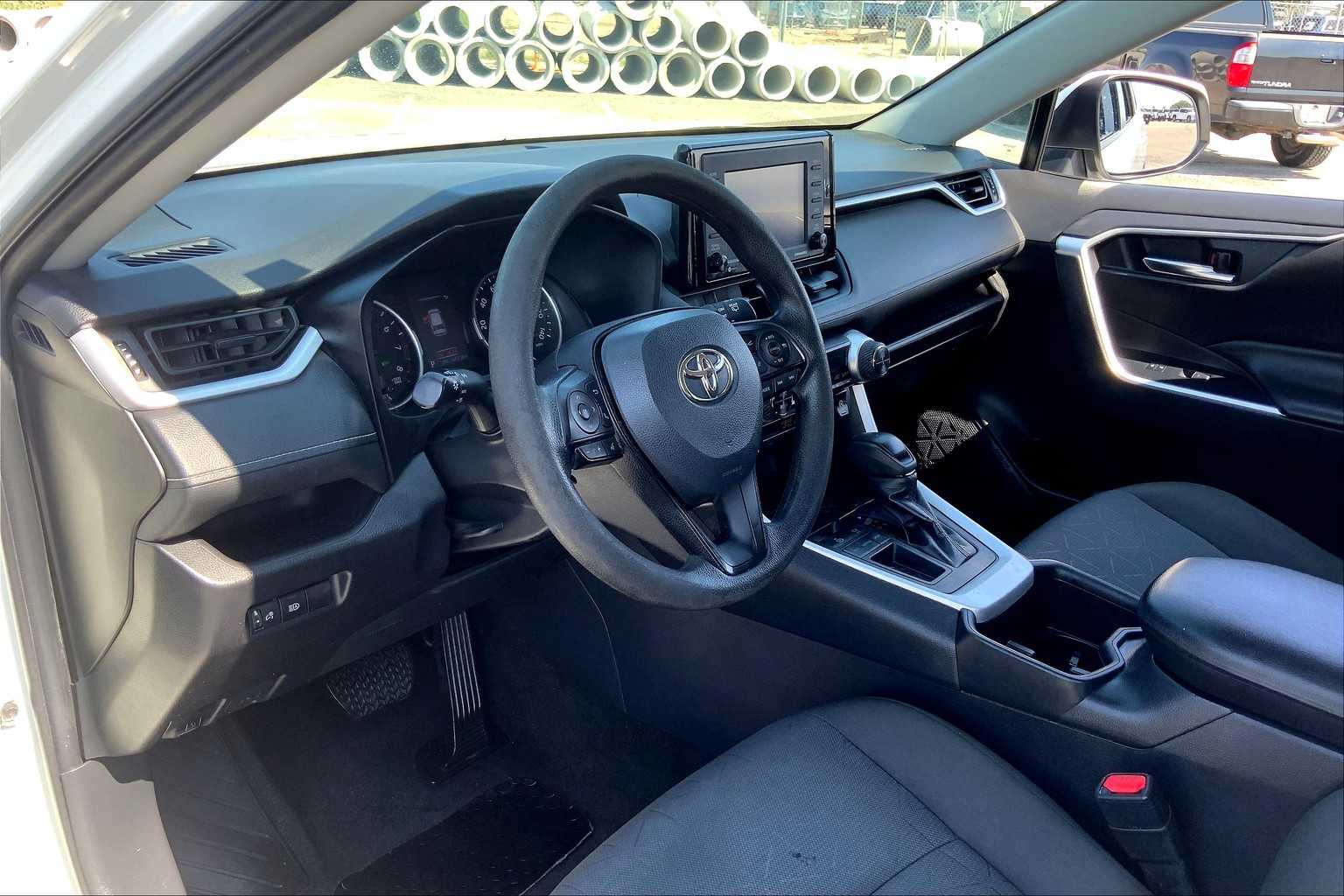 2022 Toyota RAV4 XLE White at Group 1 Toyota Southwest