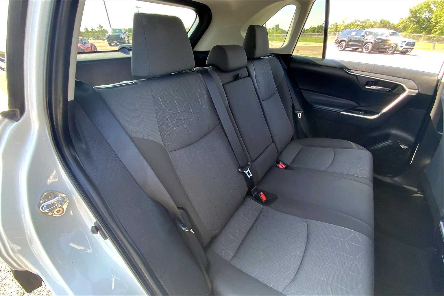 2022 Toyota RAV4 XLE White at Group 1 Toyota Southwest