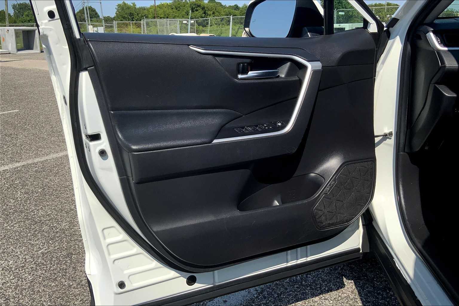 2022 Toyota RAV4 XLE White at Group 1 Toyota Southwest
