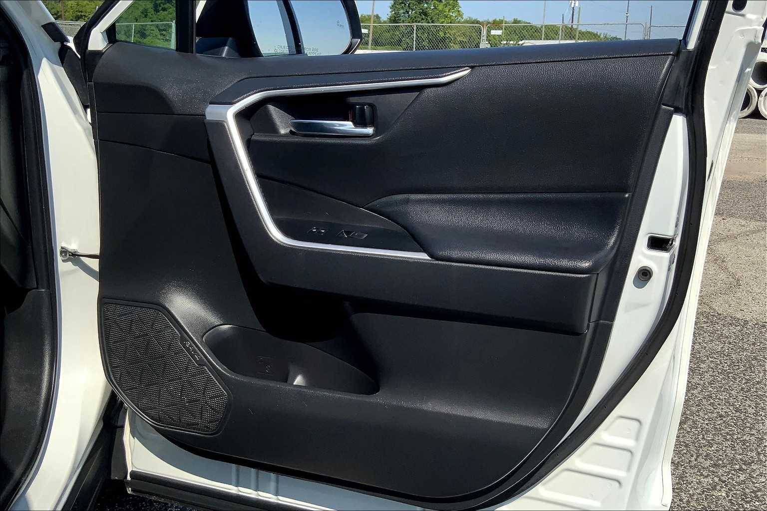 2022 Toyota RAV4 XLE White at Group 1 Toyota Southwest