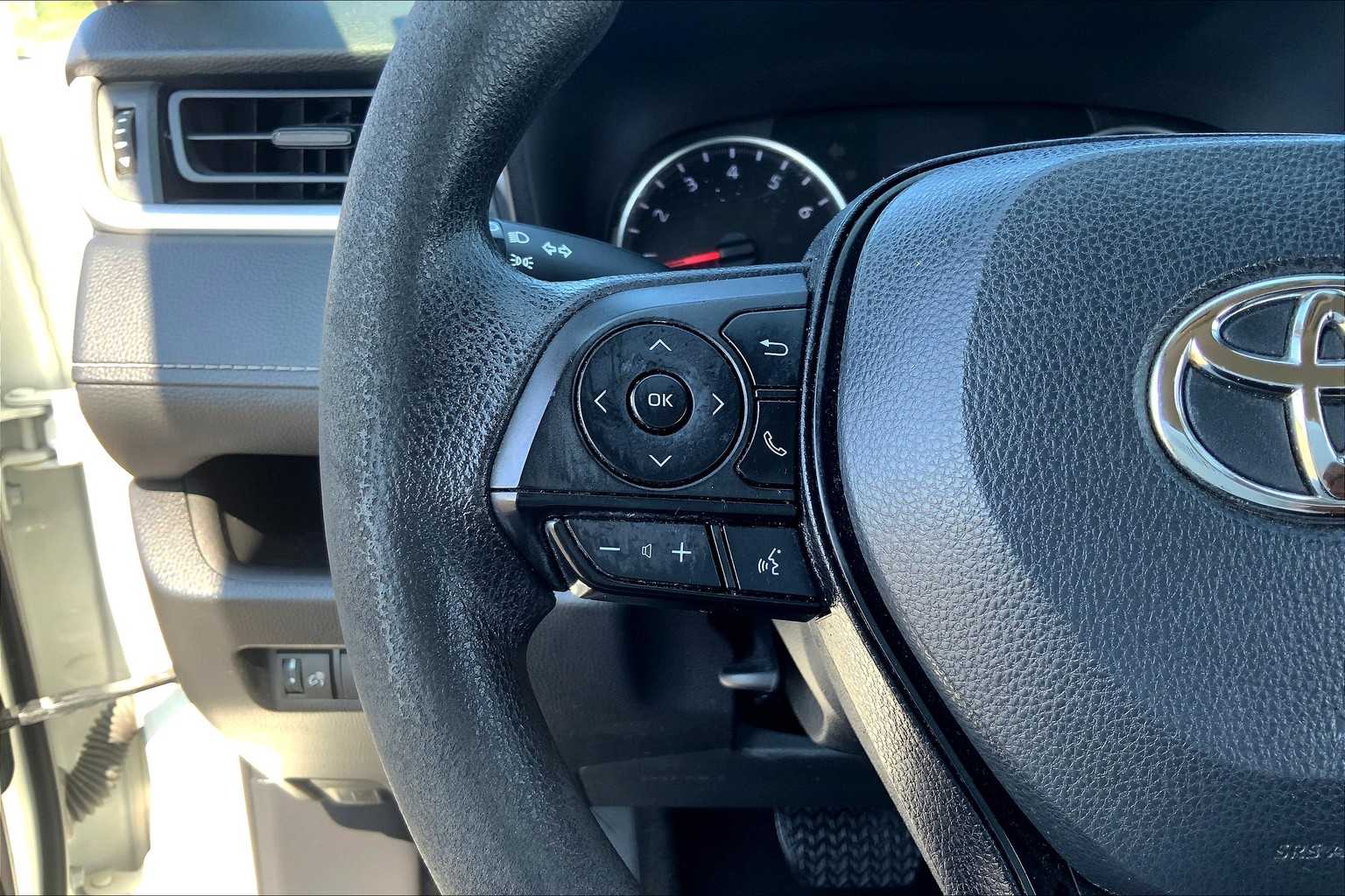 2022 Toyota RAV4 XLE White at Group 1 Toyota Southwest