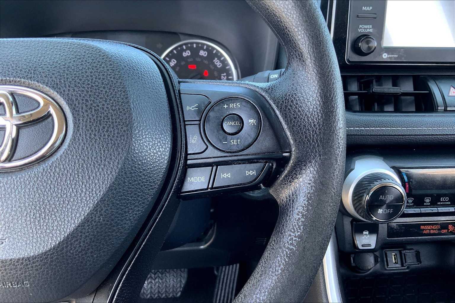2022 Toyota RAV4 XLE White at Group 1 Toyota Southwest