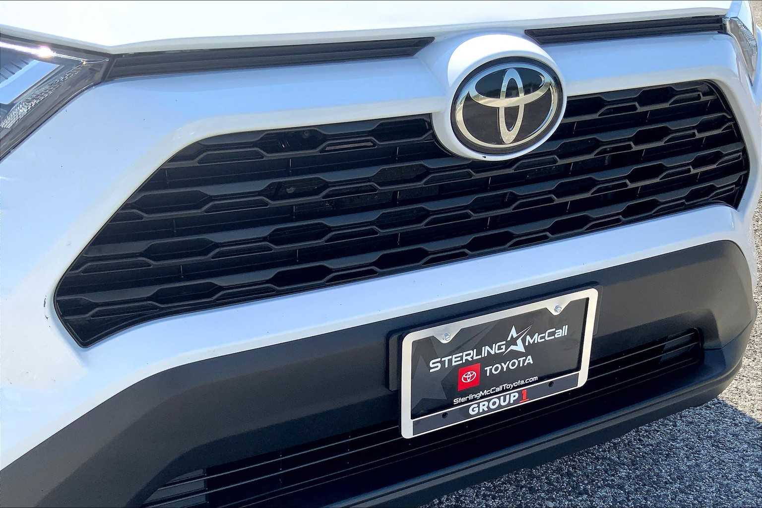 2022 Toyota RAV4 XLE White at Group 1 Toyota Southwest