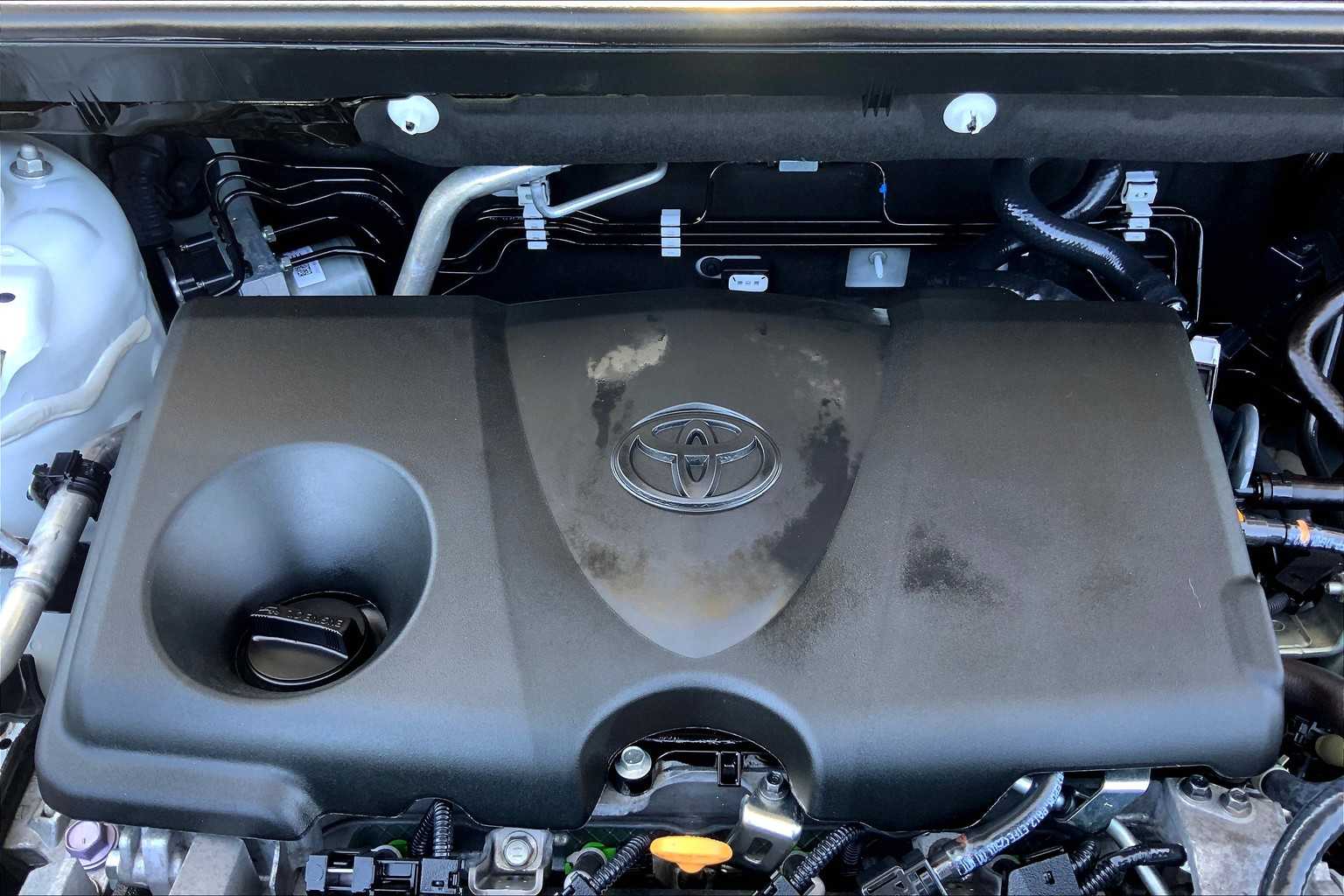 2022 Toyota RAV4 XLE White at Group 1 Toyota Southwest