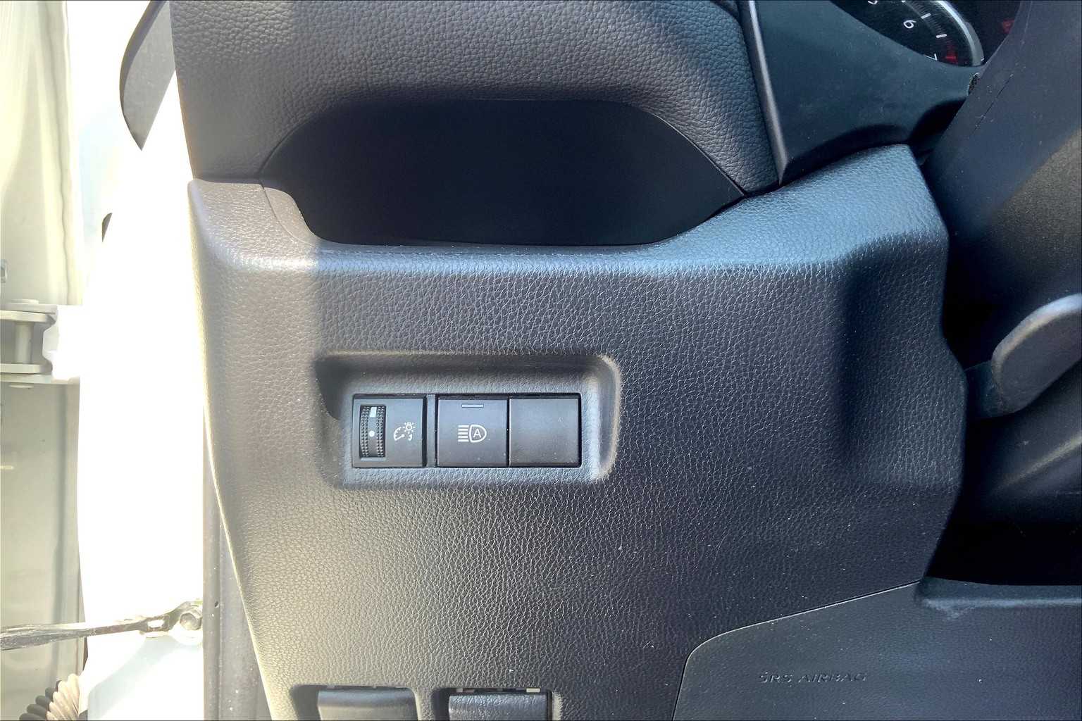 2022 Toyota RAV4 XLE White at Group 1 Toyota Southwest