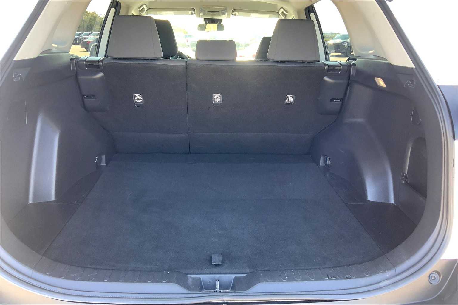 2022 Toyota RAV4 XLE White at Group 1 Toyota Southwest
