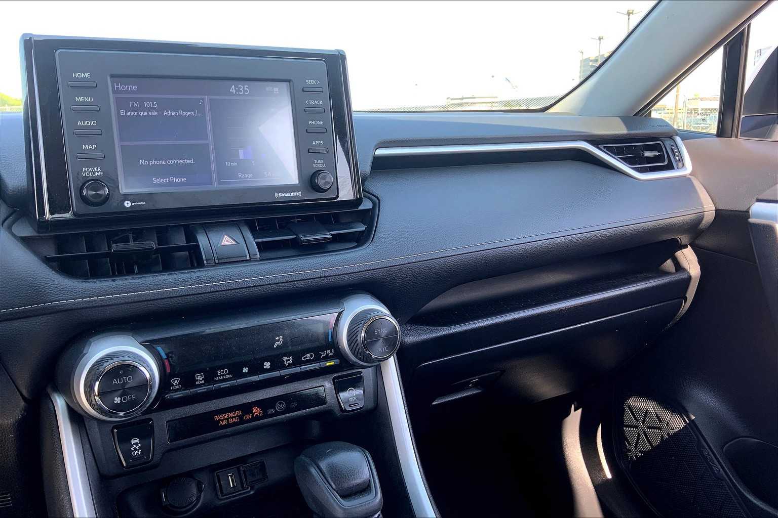 2022 Toyota RAV4 XLE White at Group 1 Toyota Southwest