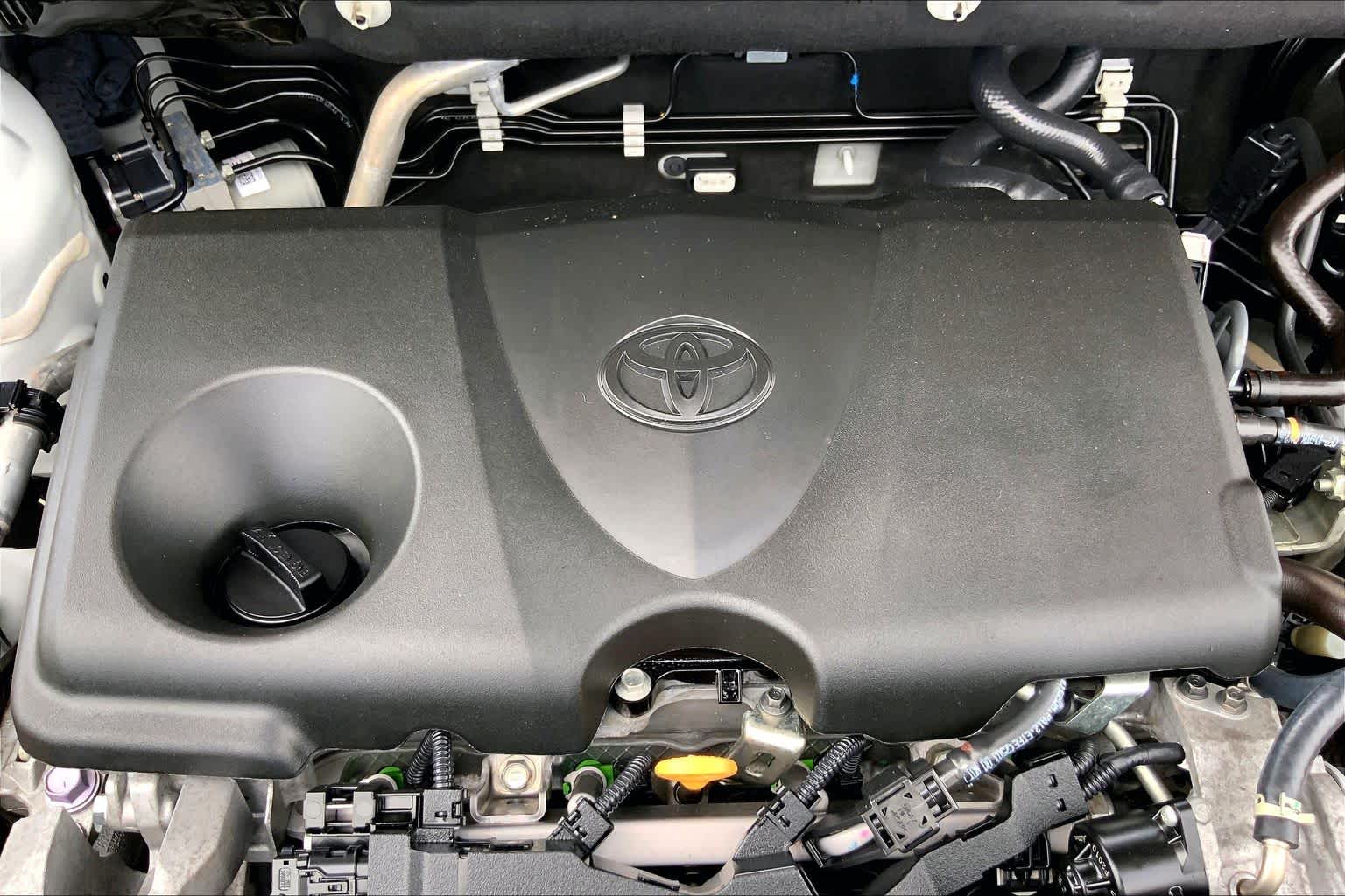 2022 Toyota RAV4 XLE White at Group 1 Toyota Southwest