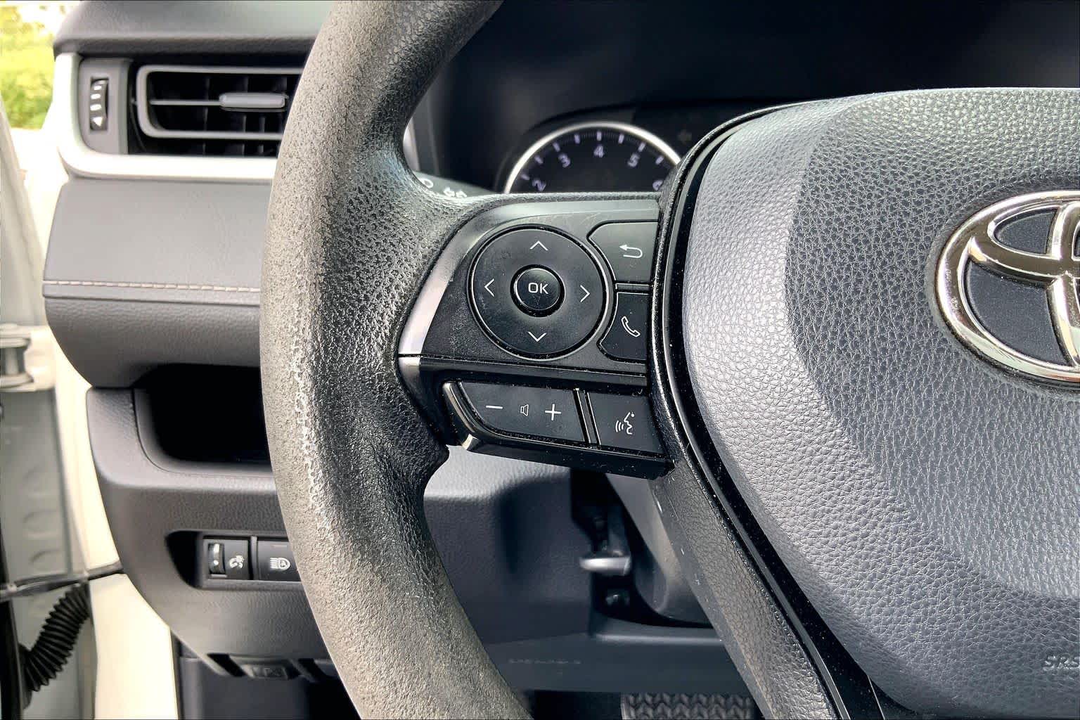 2022 Toyota RAV4 XLE White at Group 1 Toyota Southwest