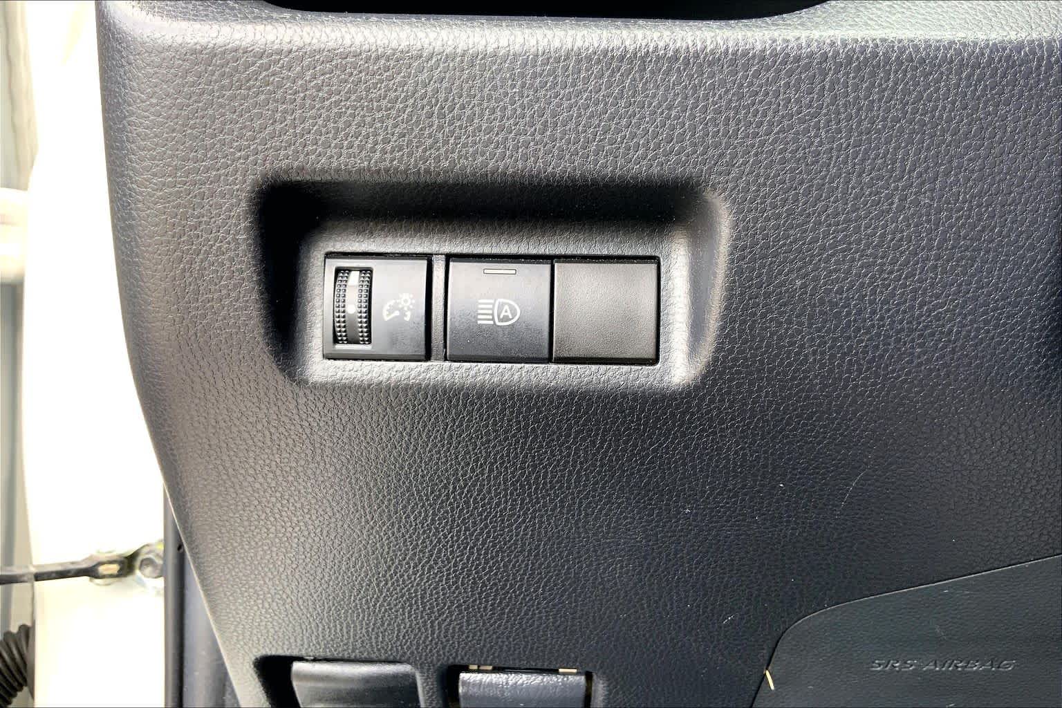 2022 Toyota RAV4 XLE White at Group 1 Toyota Southwest
