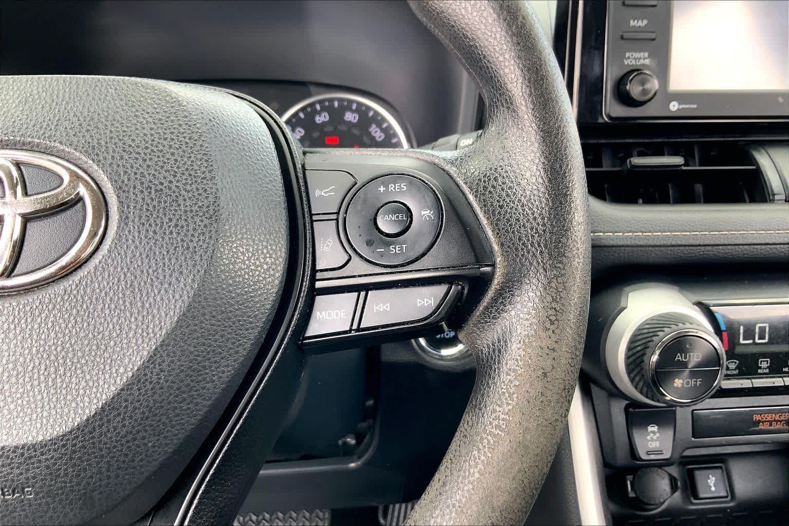 2022 Toyota RAV4 XLE White at Group 1 Toyota Southwest