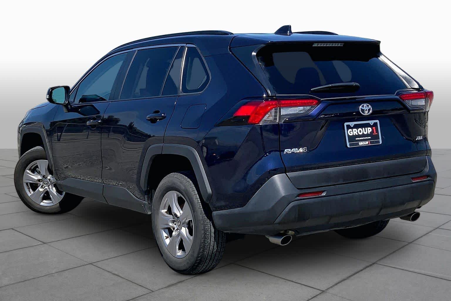 2025 Toyota RAV4 XLE - 11