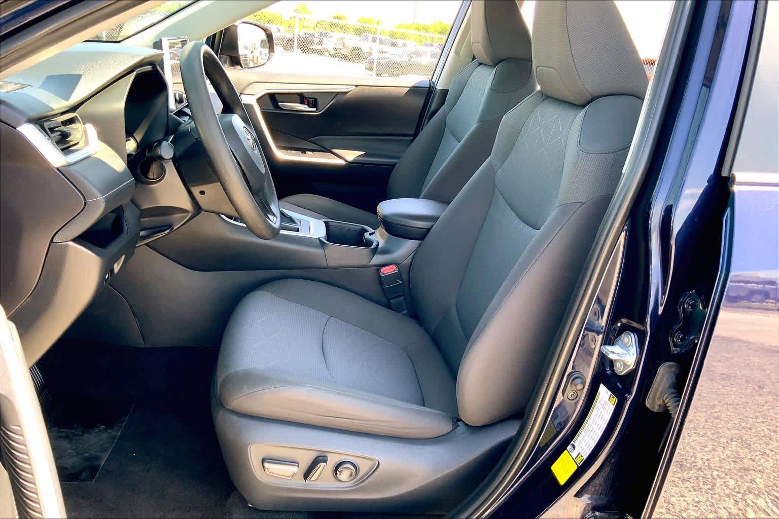 2025 Toyota RAV4 XLE - 7