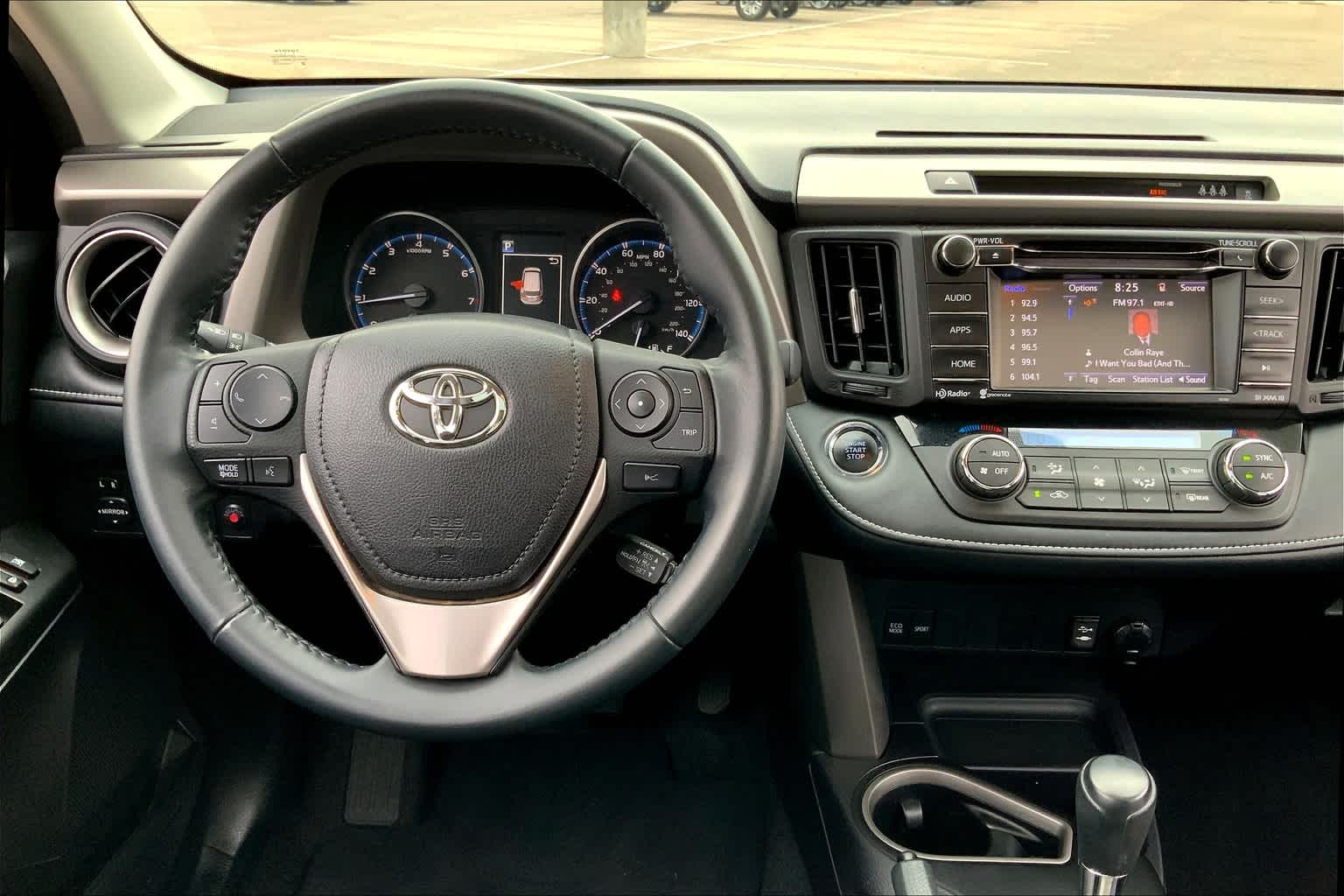 2018 Toyota RAV4 photo 6 of 35