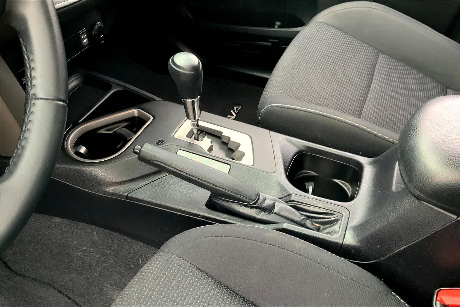 2018 Toyota RAV4 photo 16 of 35